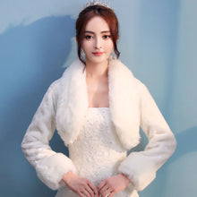 Charger l'image dans la galerie, Boléro de mariage fausse fourrure