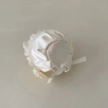 Charger l'image dans la galerie, Béguin de Baptême en Satin - Blanc ou Ivoire