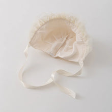 Charger l'image dans la galerie, Béguin de Baptême en Satin - Blanc ou Ivoire