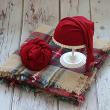 Charger l'image dans la galerie, Accessoires Couverture Ecossaise - Etole et Bonnet pour Shooting Photo Bébé - 2 Nuances au choix : Bordeaux Rouge ou Vert