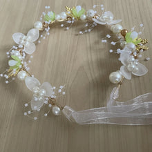 Charger l'image dans la galerie, Couronne en Fleurs vertes et Perles nacrées pour Cérémonie