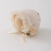 Charger l'image dans la galerie, Béguin de Baptême en Satin - Blanc ou Ivoire
