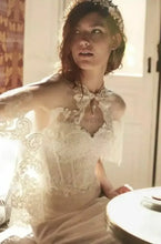 Charger l'image dans la galerie, Cape Courte de Mariage en Voile et Dentelle