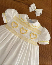 Charger l'image dans la galerie, Robe Body Smockée et Brodée en Plumetis Jaune - 0 au 36 mois
