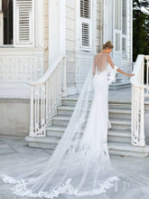 Charger l'image dans la galerie, AGUEDA et Sa Cape - Collection Privée Luxe Styliste D.M.G 2025