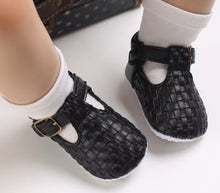 Charger l'image dans la galerie, Chaussure Souple Effet Cuir Tressé - 0 au 18 mois - 2 coloris Brun - Noir