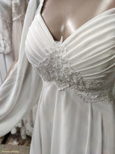 Charger l'image dans la galerie, Robe de Mariée GAIA Blanche - Mesures Personnalisées - Collection Soft et Chic 2023 - Modèle d'Expo