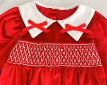 Charger l'image dans la galerie, Barboteuse Bulle Smockée Velours Rouge et Petits Noeuds - 3 mois au 24 mois