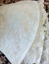 Charger l'image dans la galerie, Cape de Cérémonie avec capuche en dentelle florale - 9 mois au 36 mois