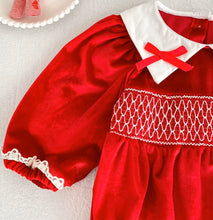 Charger l'image dans la galerie, Barboteuse Bulle Smockée Velours Rouge et Petits Noeuds - 3 mois au 24 mois
