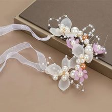 Charger l'image dans la galerie, Serre Tête en Fleurs mauves et Perles nacrées pour Cérémonie