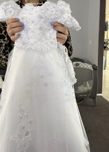 Charger l'image dans la galerie, Robe de Baptême en Satin et Dentelle Fine VICTORINE et son Petit Béguin - 3 mois au 24 mois