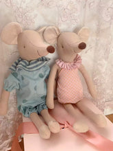 Charger l'image dans la galerie, Amis Câlins - Souris MYRTILLE