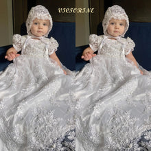 Charger l'image dans la galerie, Robe de Baptême en Satin et Dentelle Fine VICTORINE et son Petit Béguin - 3 mois au 24 mois