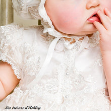 Charger l'image dans la galerie, Robe de Baptême en Satin et Dentelle Fine ANGELINE et son Petit Béguin - 3 mois au 24 mois