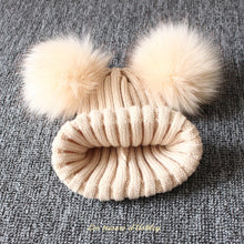 Charger l'image dans la galerie, Mignon Bonnet à double pompons - 5 Nuances - 1 à 3 ans