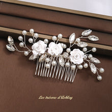 Charger l&#39;image dans la galerie, Peignes à cheveux pour Mariage - Petites Roses Blanches Perlées - 3 Modèles
