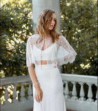 Charger l&#39;image dans la galerie, Cape Courte de Mariage en Guipure de Dentelle
