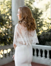 Charger l&#39;image dans la galerie, Cape Courte de Mariage en Guipure de Dentelle
