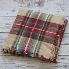 Charger l'image dans la galerie, Accessoires Couverture Ecossaise - Etole et Bonnet pour Shooting Photo Bébé - 2 Nuances au choix : Bordeaux Rouge ou Vert
