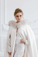 Charger l&#39;image dans la galerie, Cape de Mariage avec Capuche
