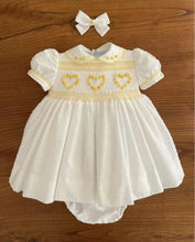 Charger l'image dans la galerie, Robe Body Smockée et Brodée en Plumetis Jaune - 0 au 36 mois
