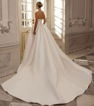 Charger l&#39;image dans la galerie, CHARLOTTE - Collection Privée Styliste 2026
