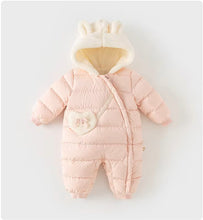 Charger l&#39;image dans la galerie, Combinaison Pilote Rose en duvet plumes - 12 mois au 4 ans - Marque D.B.
