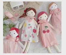 Charger et lire la vidéo dans la visionneuse de la Galerie, Amis Câlins - Poupée CERISE
