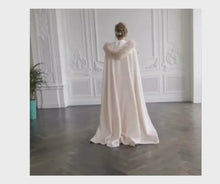 Charger et lire la vidéo dans la visionneuse de la Galerie, Cape de Mariage avec Capuche
