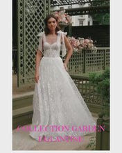 Charger et lire la vidéo dans la visionneuse de la Galerie, NOUVEAUTE !!! EGLANTINE - Collection Styliste GARDEN Marque Louis. N

