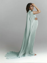 Charger l&#39;image dans la galerie, Robe Cape de maternité pour shooting photo et Baby Shower - Collection Glamour - NOUVEAUTE !!!
