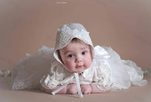 Charger l&#39;image dans la galerie, La Robe de Baptême VERONICA et son Petit Béguin - 3 mois au 24 mois
